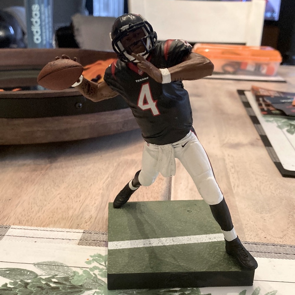 desaun watson statue